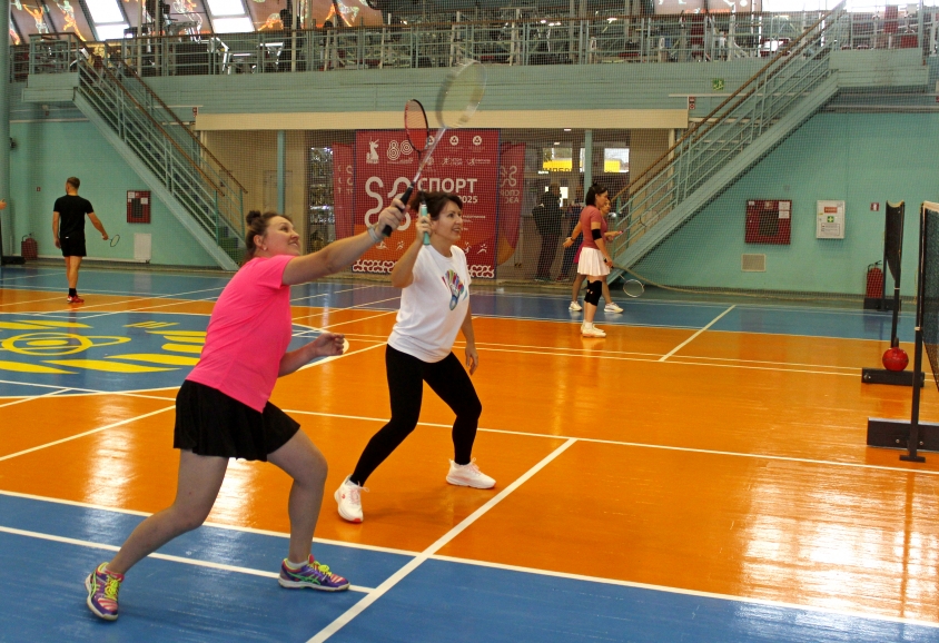 В Волгодонске прошел турнир по бадминтону, посвященный 80-летию Великой Победы и атомной отрасли России