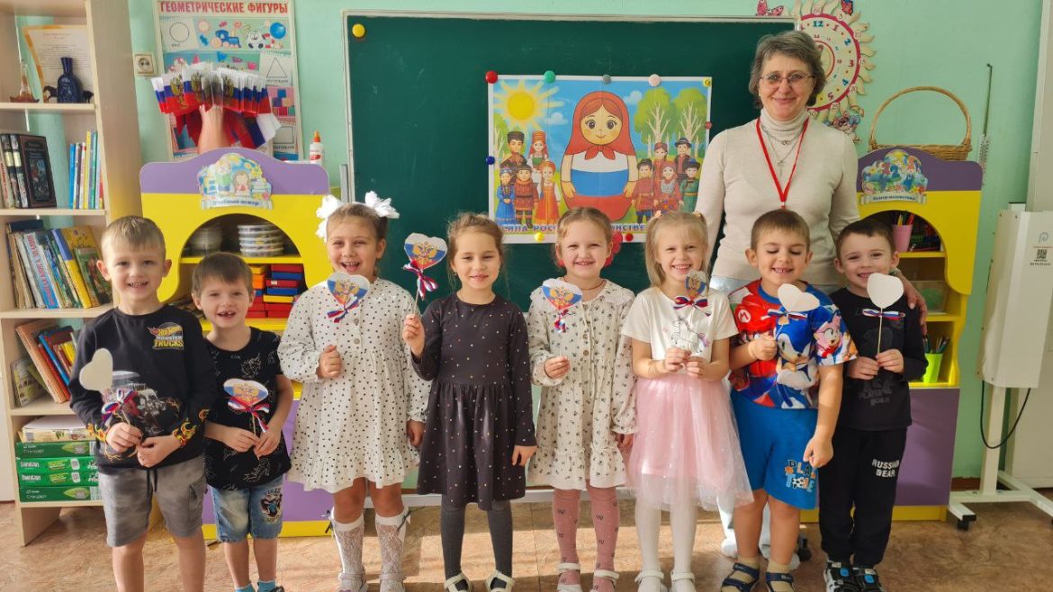 В детском саду «Малыш» провели исторический экскурс «Во славу отечества, во славу России»