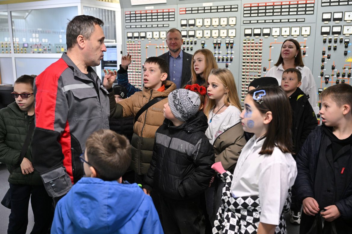 Воспитанники IT-школы «Новое поколение» увидели как работает блочный пульт управления Ростовской АЭС