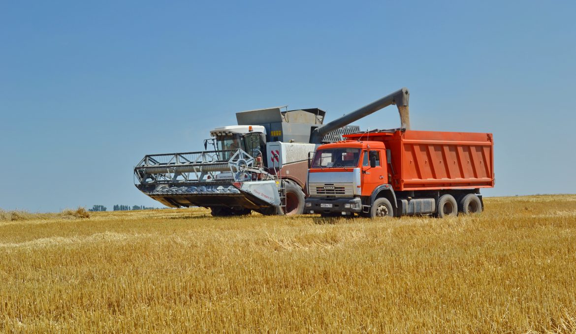 Юрий Слюсарь: АПК Ростовской области – это мощный механизм, который объединяет почти 280 тысяч человек, настоящих профессионалов, преданных делу и земле