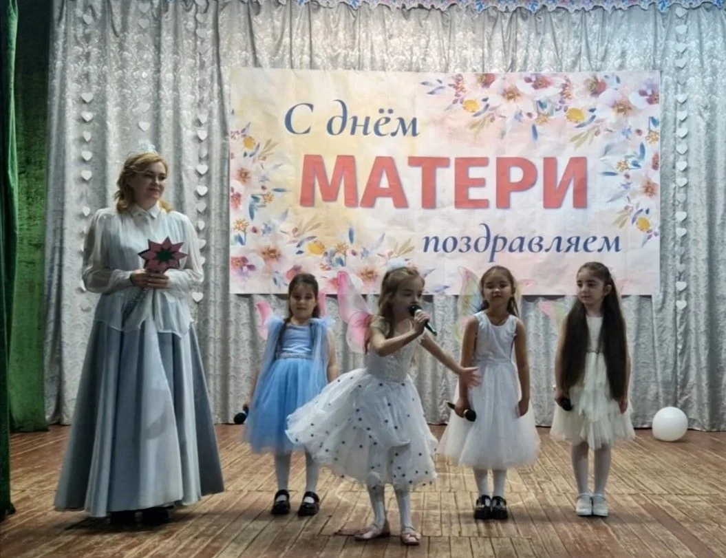 Праздничный концерт в Побединском Доме культуры стал подарком для всех мам