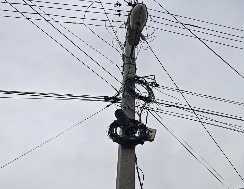 «Россети Юг» выявили свыше 134 тысяч незаконных подвесов ВОЛС в Ростовской области