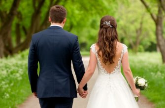 молодожены