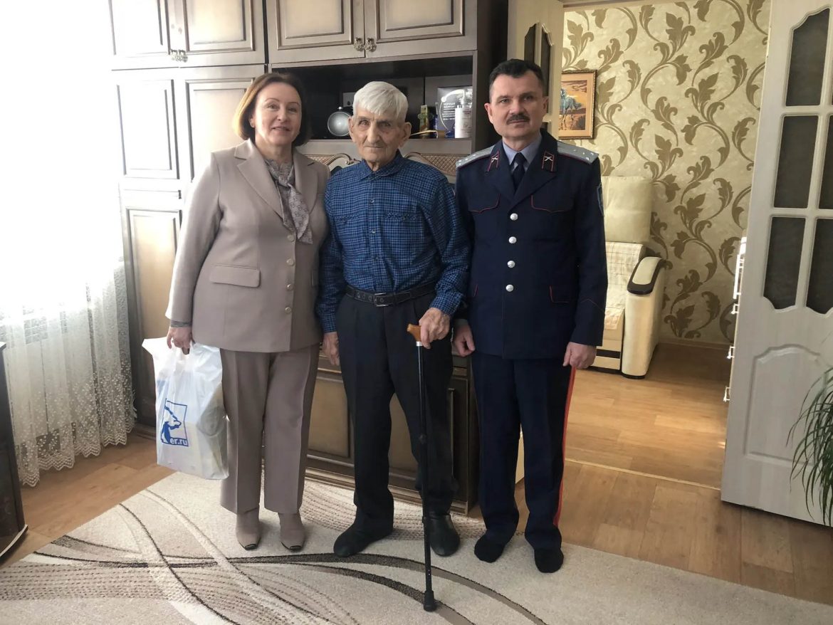 В Волгодонском районе прошла акция «С Новым годом ветеран!»