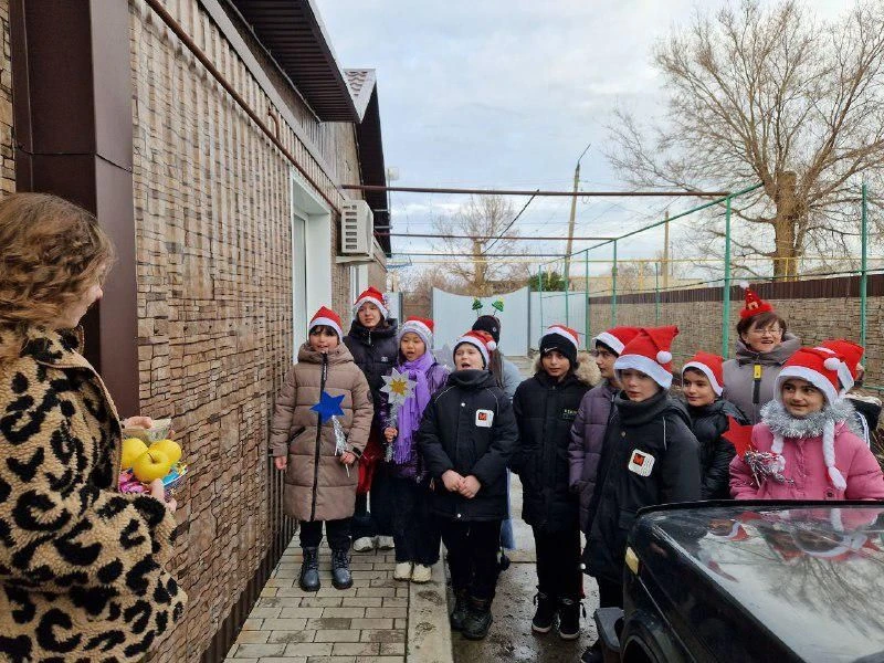 Накануне Рождества жители посёлка Победа стали участниками старинного обряда — колядок