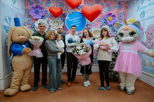 На Дону из областного перинатального центра выписали первую в этом году тройню – двух мальчиков и девочку