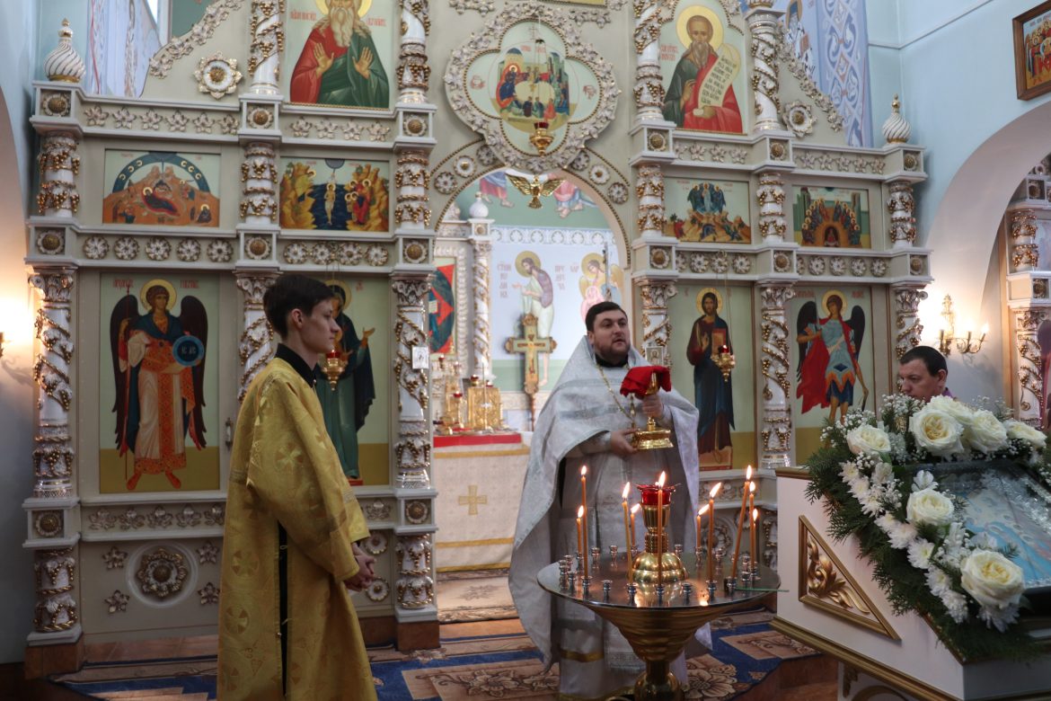 Крещенская служба объединила верующих в станице Романовская