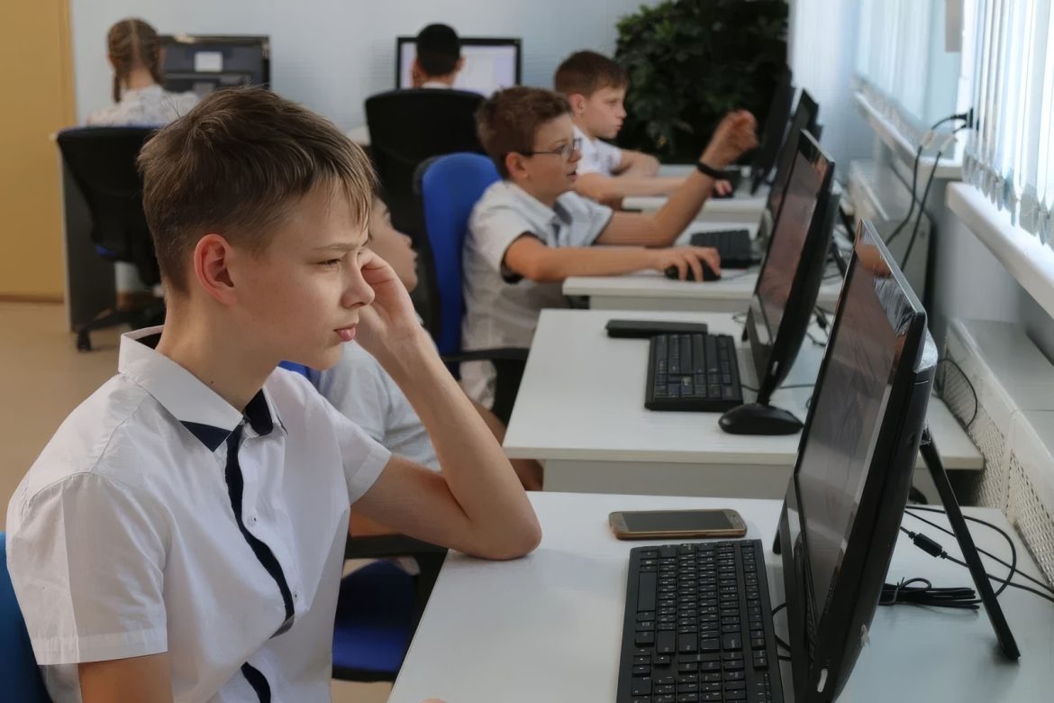 Программа по финансовой безопасности в 2025 году затронула 100 тысяч донских школьников