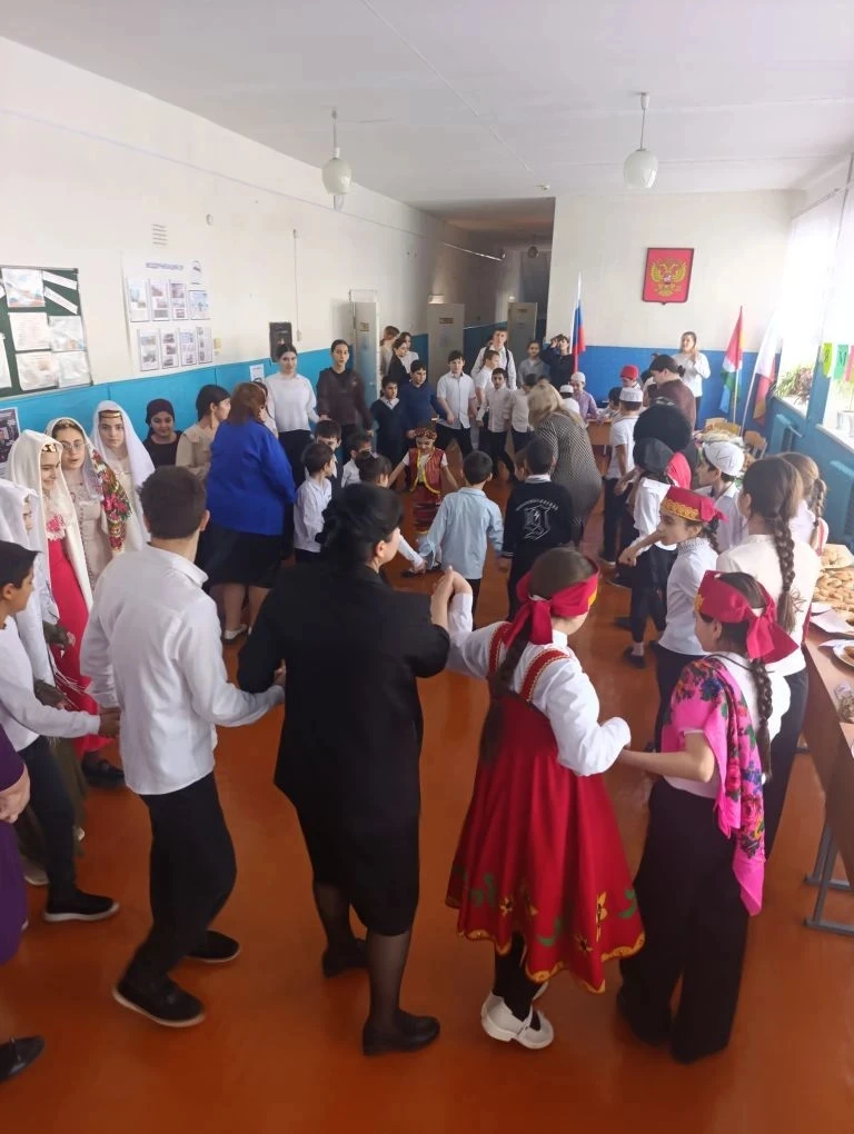 Ярмарка дружбы и хоровод единства в Мичуринской школе