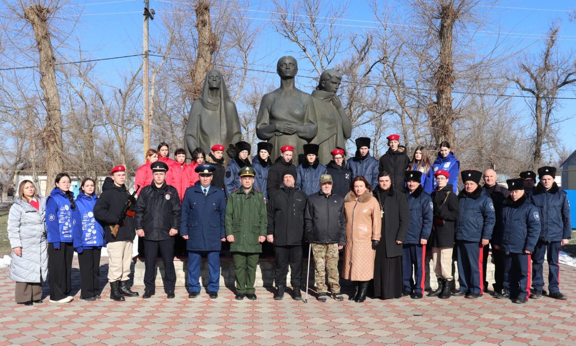 В станице Романовская  у Вечного огня почтили память защитников Отечества