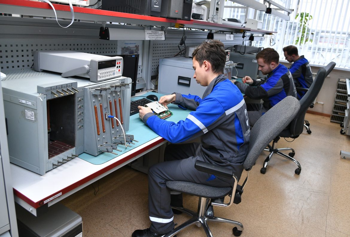 На Ростовской АЭС определили лучших электрослесарей по ремонту автоматики и средств измерений