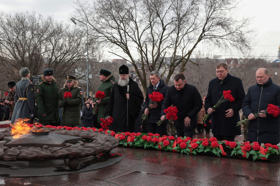 Юрий Слюсарь почтил память освободителей Ростова-на-Дону