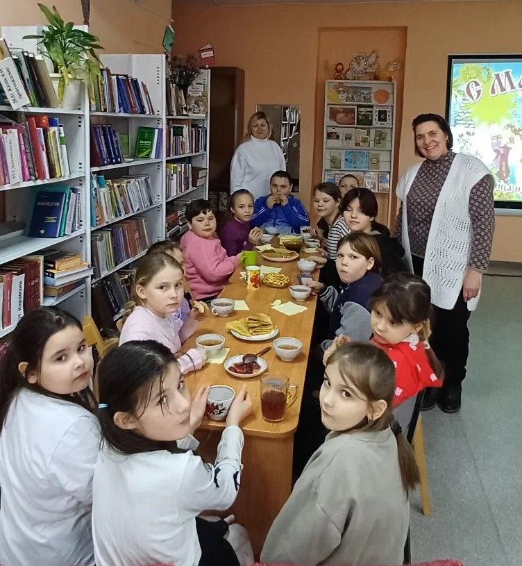 Играми и блинами отметили Масленицу в Рябичевской библиотеке