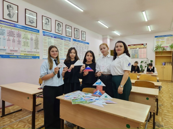 Романовские школьники написали письма солдатам