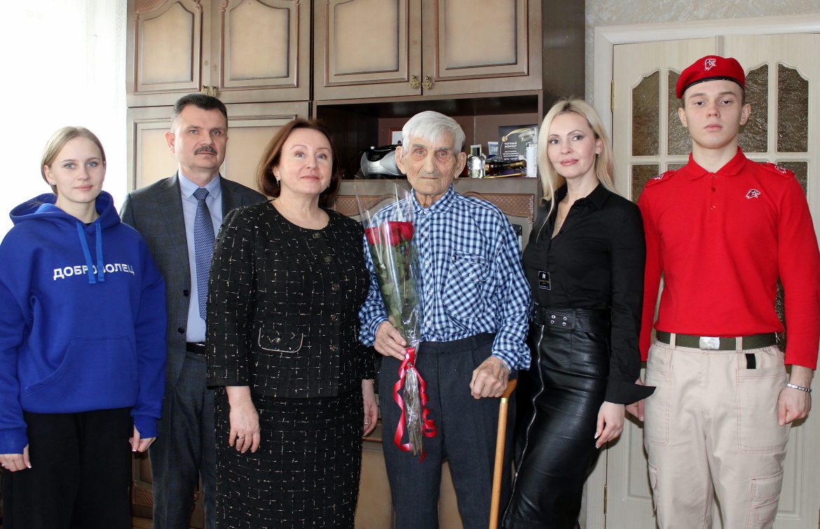 Единороссы поздравили Почетного гражданина и ветерана Михаила Филимоновича Скакунова с 23 февраля