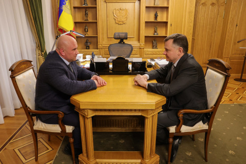 Юрий Слюсарь обсудил с участником программы «Время героев» итоги стажировки