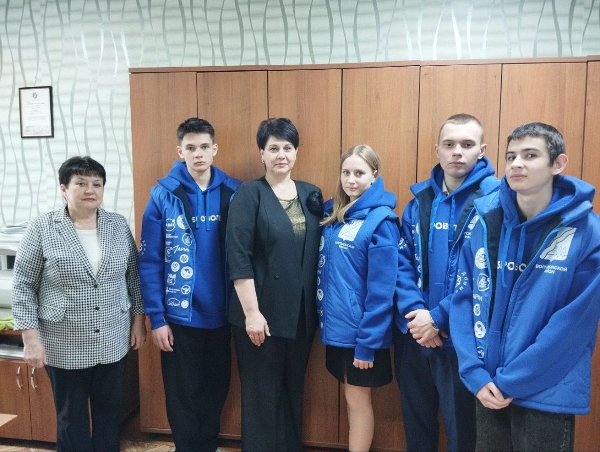 Волонтёры побывали на экскурсии в архиве Волгодонского района