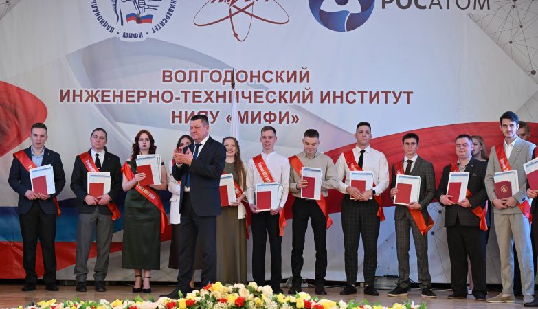 выпускники