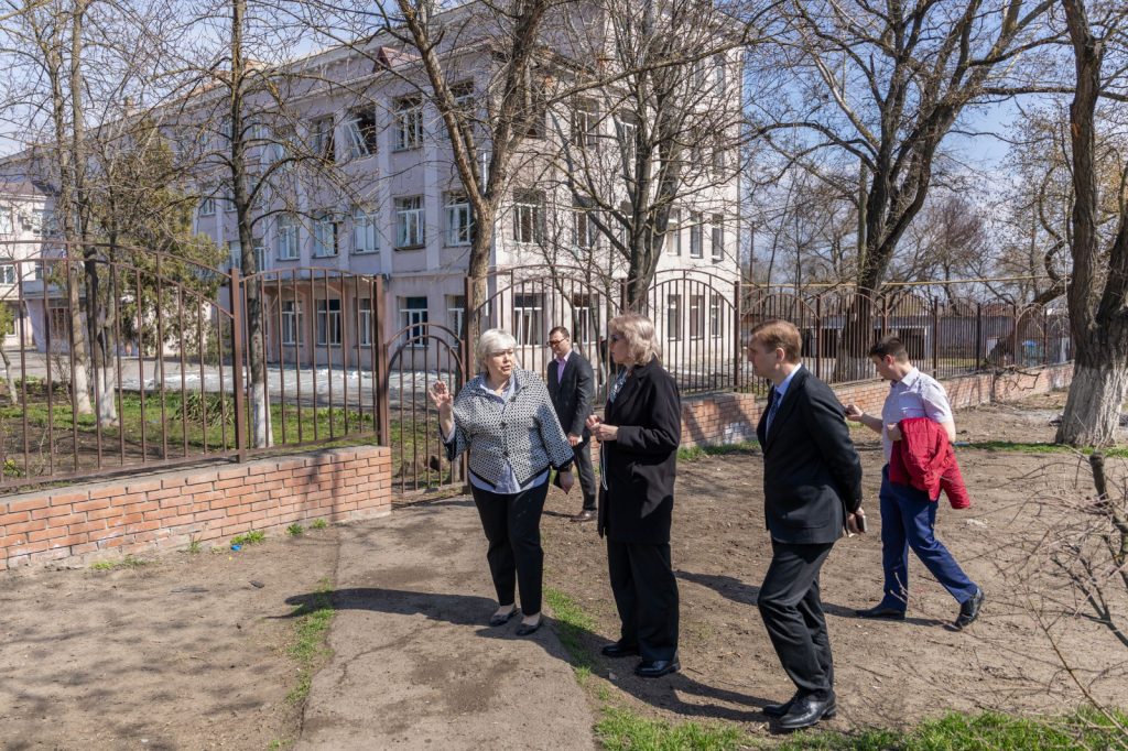 Экстренные службы Таганрога ликвидируют последствия воздушного удара