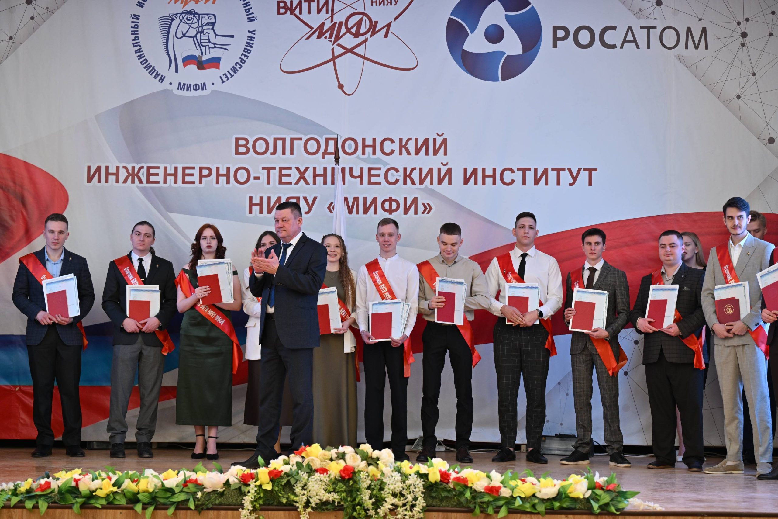 выпускники