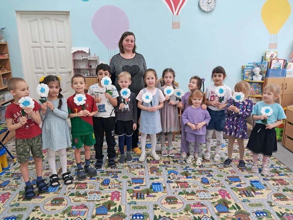 «Цветы для любимых мам»: мастер-класс в детском саду «Колосок»