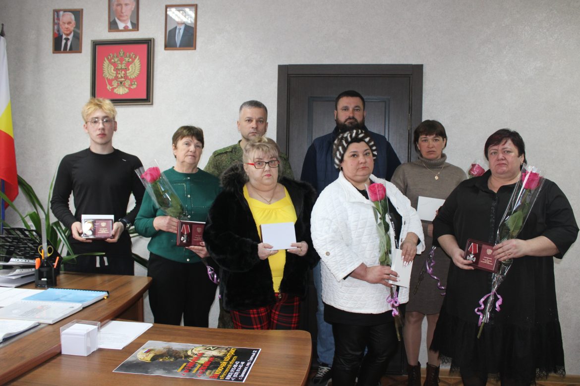 Ордена и медали за подвиги в СВО переданы семьям героев-земляков
