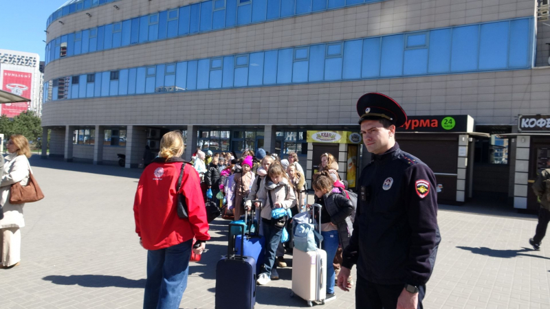 На страже детской дороги: транспортные полицейские Ростова проводили юных пассажиров в столицу