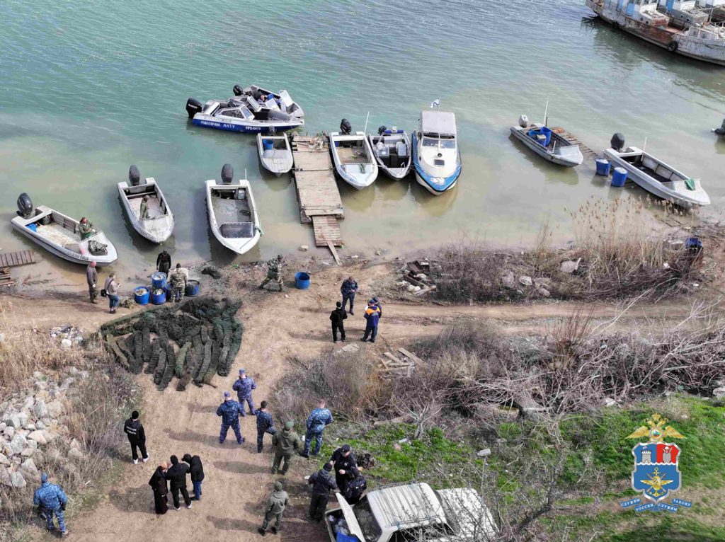 В Цимлянском водохранилище транспортные полицейские изъяли более 500 метров браконьерских сетей