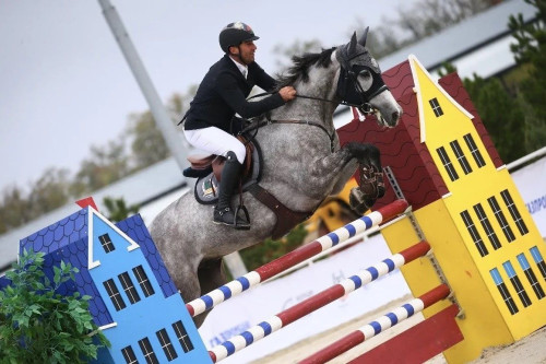 В Неклиновском районе стартовали всероссийские соревнования по конному спорту